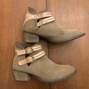 Steve Madden Raskal Western Bootie - size 9